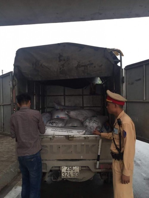 Bắt giữ gần 1,5 tấn mỡ thối chuẩn bị tiêu thụ tại Hà Nội ảnh 1