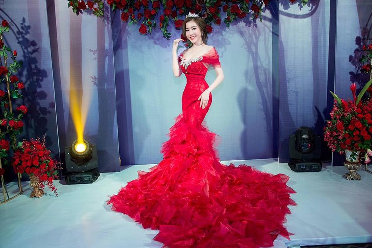 Elly Trần 'áp đảo' Á hậu Huyền My bằng body vạn người mê ảnh 14