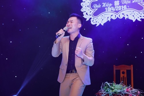 Hiệp Gà cưới vợ 3, cả ngàn người 'đổ bộ' đến xem văn nghệ ảnh 5