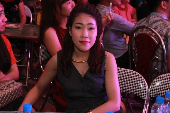 Hiệp Gà cưới vợ 3, cả ngàn người 'đổ bộ' đến xem văn nghệ ảnh 4