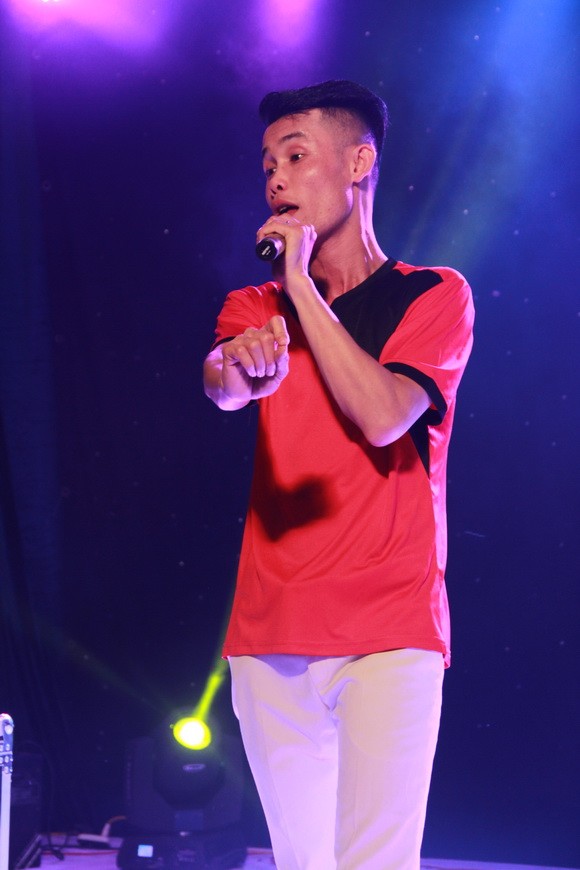 Hiệp Gà cưới vợ 3, cả ngàn người 'đổ bộ' đến xem văn nghệ ảnh 3