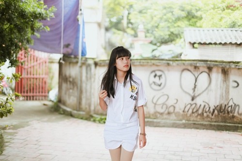 Con gái Hiệp Gà xưng hô 'cô - cháu' với vợ 3 hot girl của bố ảnh 7