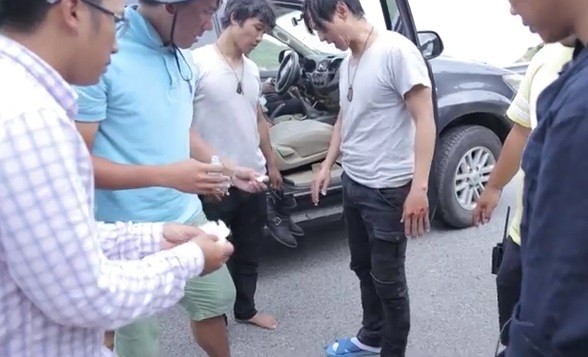 'Đứng ngồi không yên' với cảnh đua xe khiến Lý Hải gặp tai nạn ảnh 3