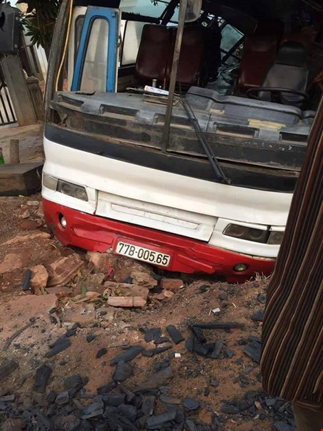 Chùm ảnh: Gần 100 con heo nằm chết la liệt sau vụ tai nạn ảnh 4