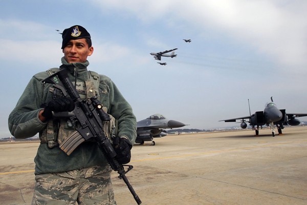 Mỹ điều B-52 đến Trung Đông diệt IS hay 'dọa' Nga? ảnh 1