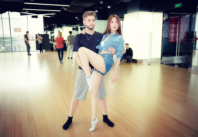 Ngọc Trinh khiến CK Bước Nhảy Hoàn Vũ 'náo loạn' trước giờ G ảnh 6
