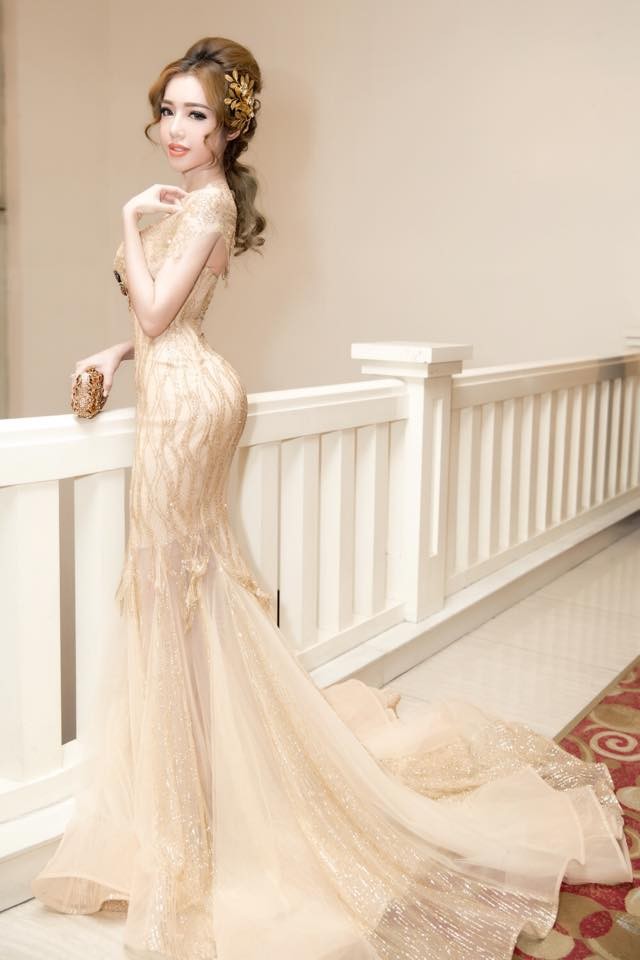 Hotgirl ngực khủng Elly Trần gây sốt với chiến lược bà mẹ bỉm sữa ảnh 6