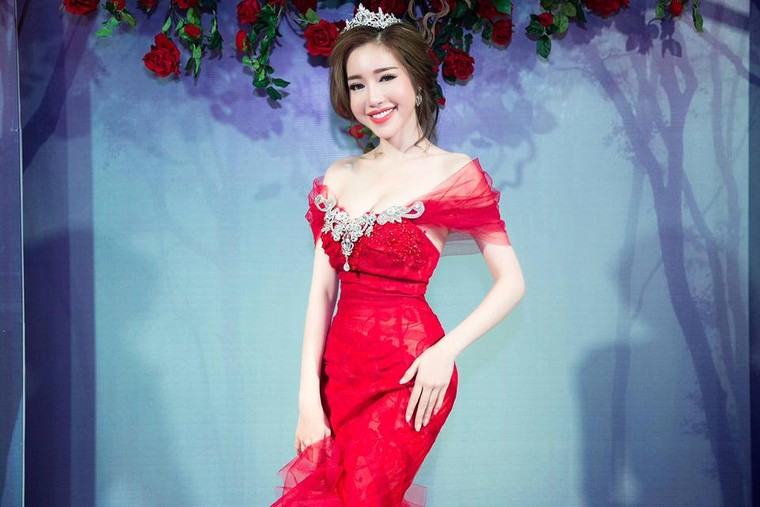 Hotgirl ngực khủng Elly Trần gây sốt với chiến lược bà mẹ bỉm sữa ảnh 5