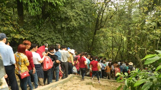 Ước tính có khoảng 1,5 triệu du khách dự chính hội Đền Hùng ảnh 2