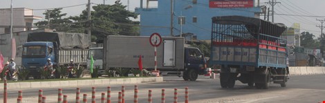 Người dân tự ý phá dải phân cách vì phí đường cao tốc quá cao ảnh 2