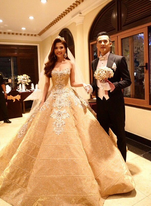 Cận cảnh 2 chiếc váy cưới gần nửa tỷ của 'công chúa' Thúy Diễm ảnh 6