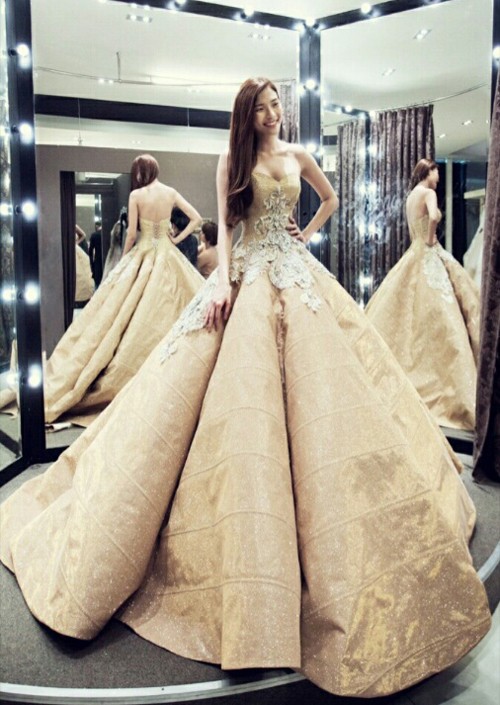 Cận cảnh 2 chiếc váy cưới gần nửa tỷ của 'công chúa' Thúy Diễm ảnh 5