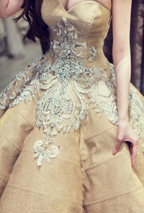 Cận cảnh 2 chiếc váy cưới gần nửa tỷ của 'công chúa' Thúy Diễm ảnh 4