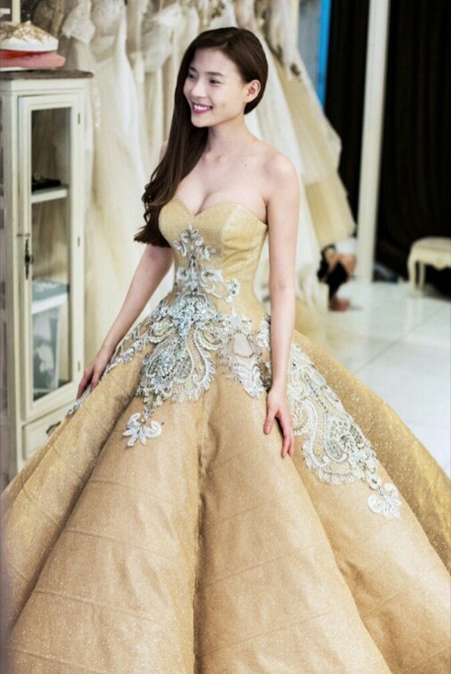 Cận cảnh 2 chiếc váy cưới gần nửa tỷ của 'công chúa' Thúy Diễm ảnh 3