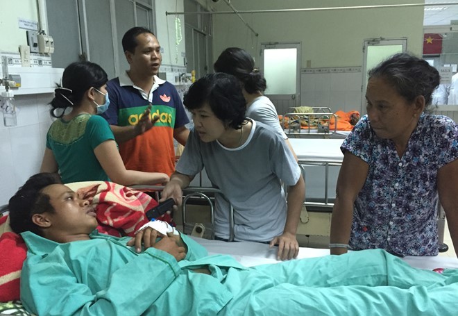 Người bán hàng rong bị công an quật ngã ngất xỉu nói gì? ảnh 2