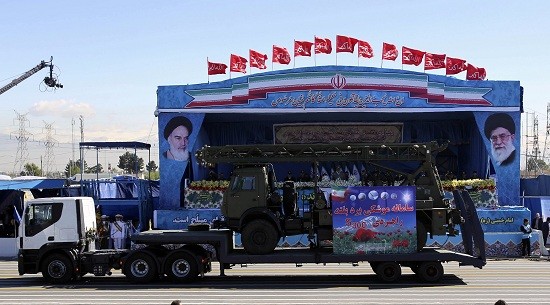Iran ra mắt tên lửa S-300 mới mua của Nga trong lễ duyệt binh ảnh 1