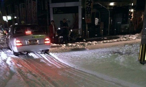 Bọt trắng kỳ lạ xuất hiện sau động đất Nhật Bản ảnh 2