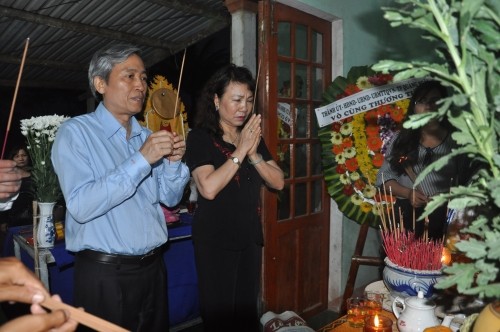 Thứ trưởng Bộ Giáo dục thăm hỏi gia đình 9 học sinh chết đuối ảnh 2