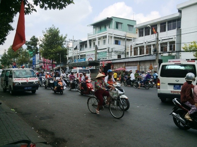 Hoang mang vì đoàn xe cứu thương chở 300 bệnh nhi ảnh 1