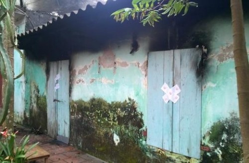 Bố mẹ như ngọn đuốc sống trong phòng, con ú ớ kêu cứu ảnh 1