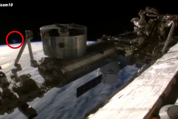 NASA bị ‘tố’ che giấu người ngoài hành tinh và UFO ảnh 1