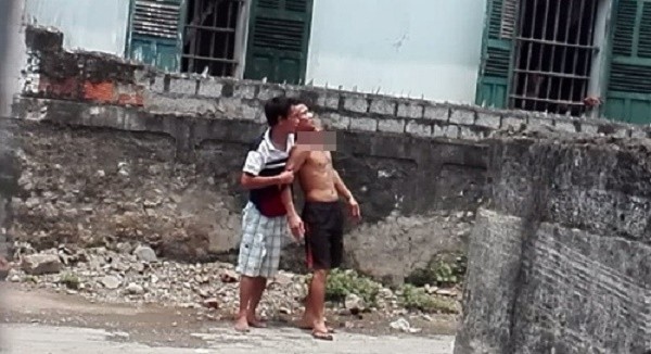 Thưởng nóng công an xã giải cứu con tin bị bắt cóc, khống chế ảnh 1