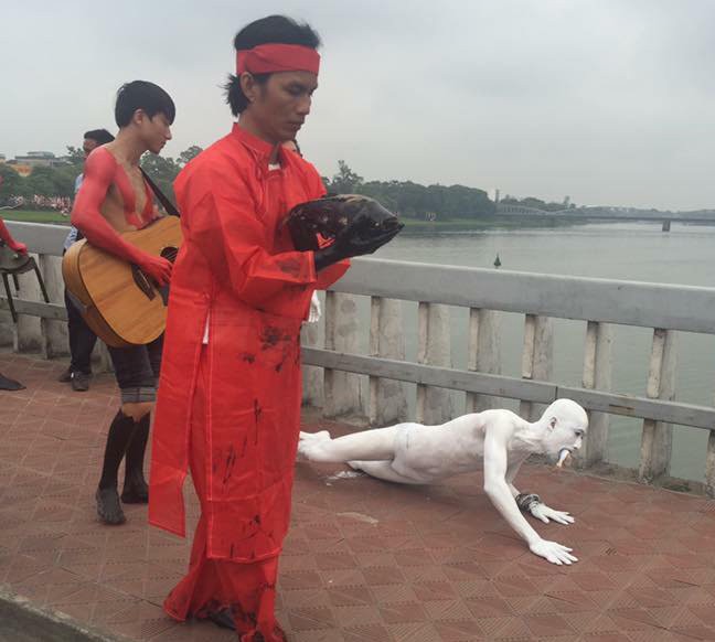 'Nỗi đau của những con cá' bị ngưng biểu diễn tại Huế ảnh 2