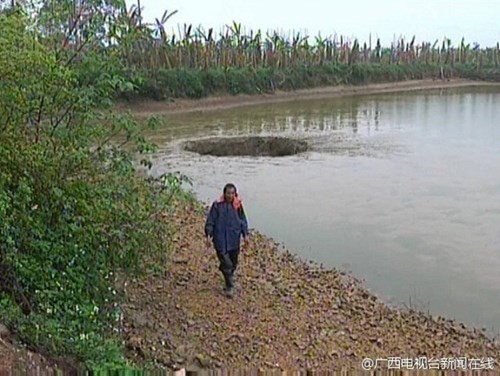 Hố tử thần nuốt trọn 25 tấn cá sau một đêm ảnh 3