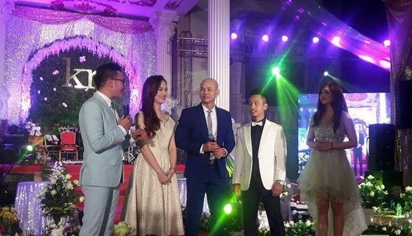 'Đám cưới 100 cây vàng' có Phan Đinh Tùng tham gia gây sốt ảnh 4