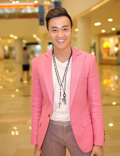 Ngọc Trinh khóc nức nở, dắt xe đạp dù hàng trăm ánh mắt đang nhìn ảnh 8