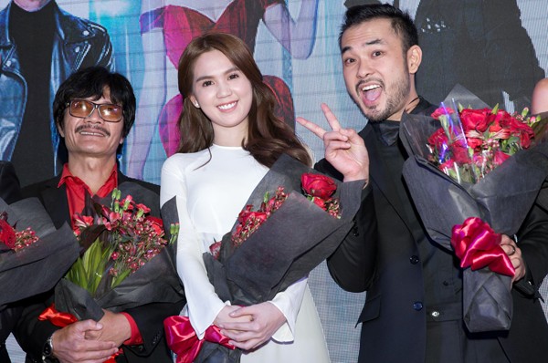 Ngọc Trinh khóc nức nở, dắt xe đạp dù hàng trăm ánh mắt đang nhìn ảnh 7