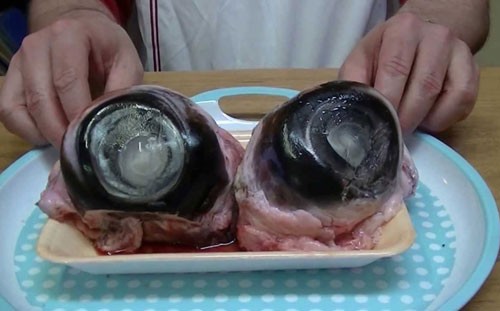 Trứng vịt lộn 'lọt' danh sách 10 món ăn kinh dị nhất hành tinh ảnh 3