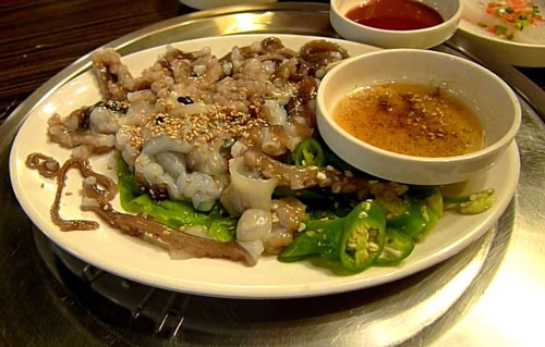 Trứng vịt lộn 'lọt' danh sách 10 món ăn kinh dị nhất hành tinh ảnh 1