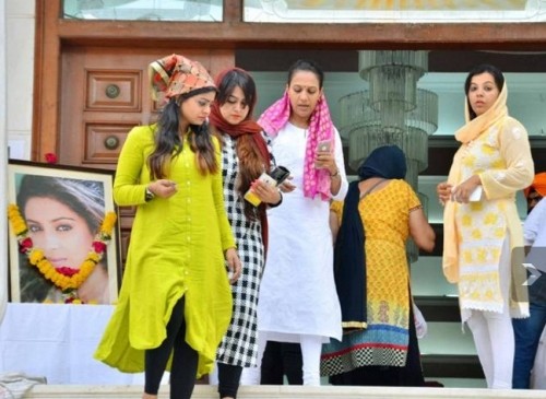 Lễ tưởng niệm trong nước mắt của 'Cô dâu 8 tuổi' Pratyusha ảnh 3