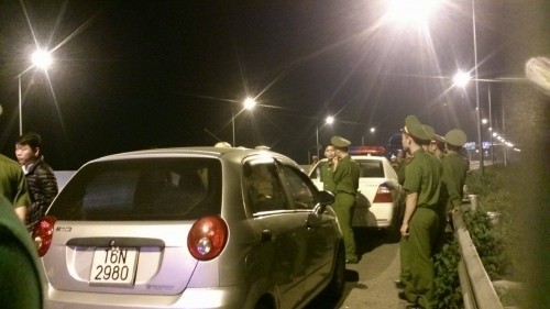 Phản đối tăng phí, xe khách chắn ngang cao tốc Hà Nội-Hải Phòng ảnh 2