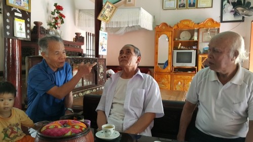 Cả làng góp tiền mua tàu đuổi 'cát tặc' ảnh 2