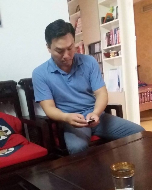 Cô gái tố công an nhổ nước bọt vào mặt là người thế nào? ảnh 2