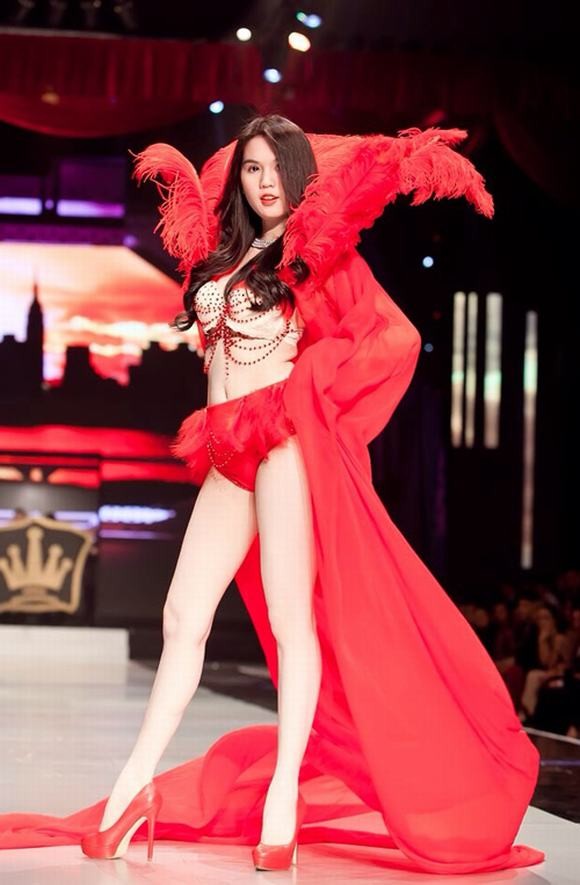 Những shoot hình vòng eo 56 đang làm mưa làm gió của Ngọc Trinh ảnh 10