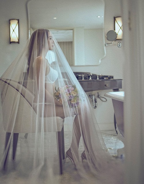 Siêu mẫu Ngọc Thúy tung ảnh cưới nội y nóng bỏng lên xe hoa lần 2 ảnh 2