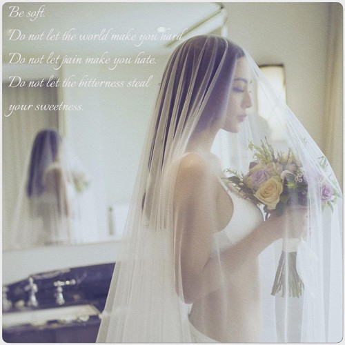 Siêu mẫu Ngọc Thúy tung ảnh cưới nội y nóng bỏng lên xe hoa lần 2 ảnh 8