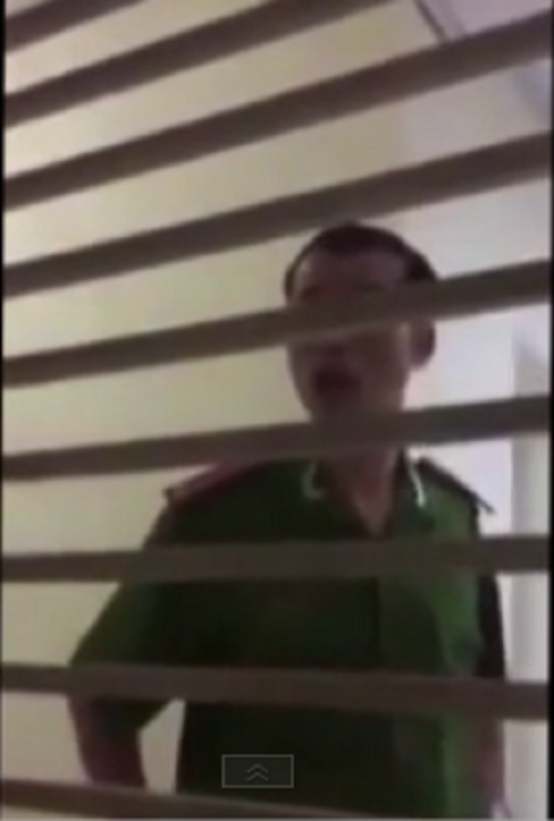 Xác minh clip công an bị tố quấy nhiễu và nhổ nước bọt vào dân ảnh 1