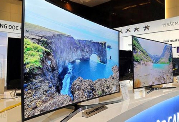 Ti vi cong đắt như ô tô: Hết thời hét giá trăm triệu ảnh 1