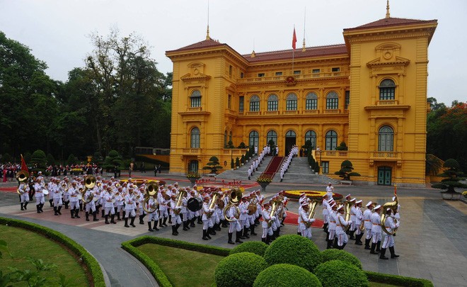 Ngày đầu bận rộn của ông Obama tại Việt Nam ảnh 5