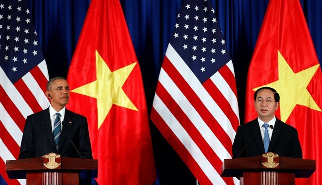 Ngày đầu bận rộn của ông Obama tại Việt Nam ảnh 10