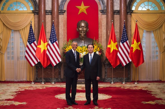Ngày đầu bận rộn của ông Obama tại Việt Nam ảnh 6