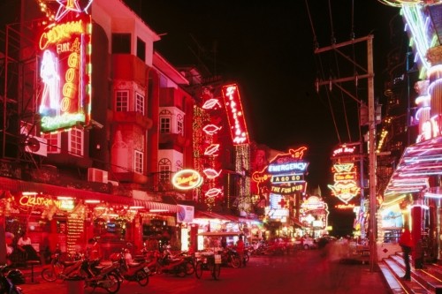 Nỗi lòng phận gái 'bán hoa' trên phố đèn đỏ Bangkok ảnh 1