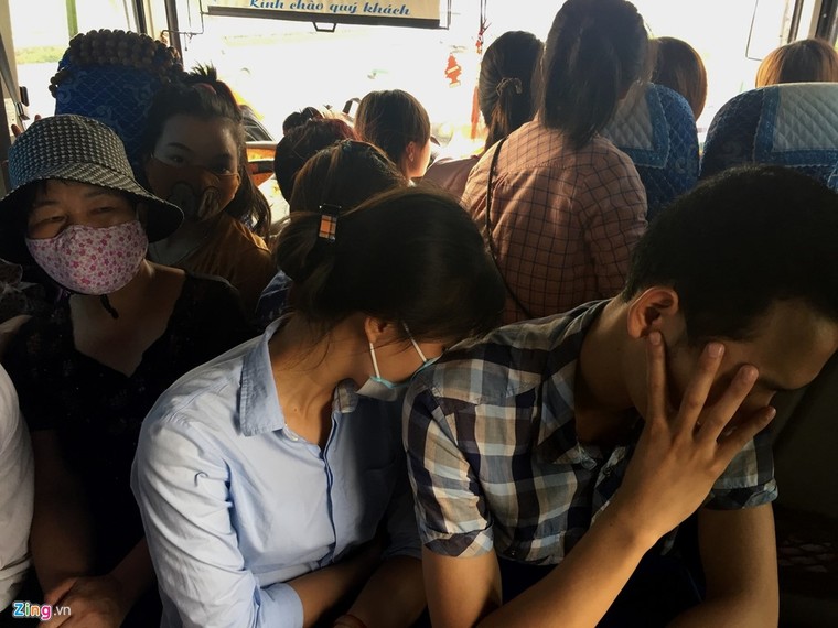 Nhồi nhét 93 hành khách trên xe 29 chỗ ngồi ảnh 6