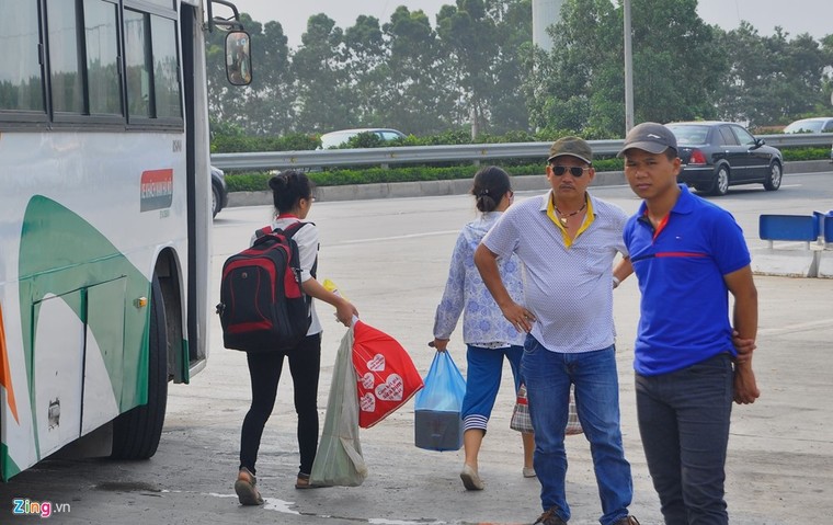 Nhồi nhét 93 hành khách trên xe 29 chỗ ngồi ảnh 9