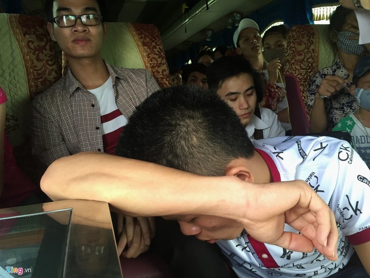 Nhồi nhét 93 hành khách trên xe 29 chỗ ngồi ảnh 7