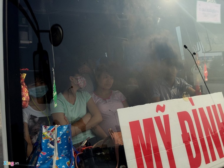 Nhồi nhét 93 hành khách trên xe 29 chỗ ngồi ảnh 5